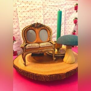 SOLD Vintage victorian settee double oval frame🕯️